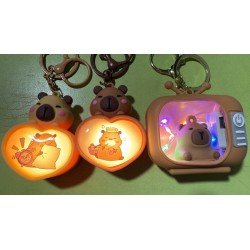 LLAVERO CAPIBARA CON LUZ