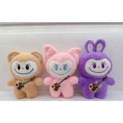 LABUBU PELUCHE CON GUITARRA