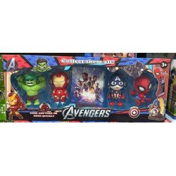 Muñecos Avengers con cartas