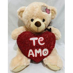 oso con parche y corazón